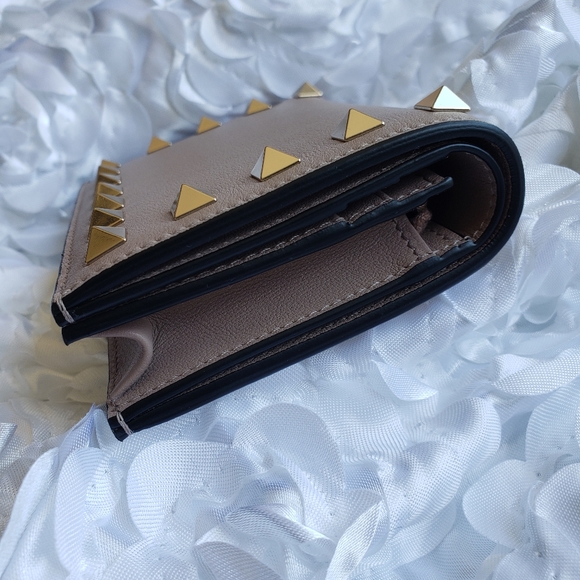💫SOLD💫 VALENTINO Garavani Small Rockstud Wallet - Picture 9 of 12